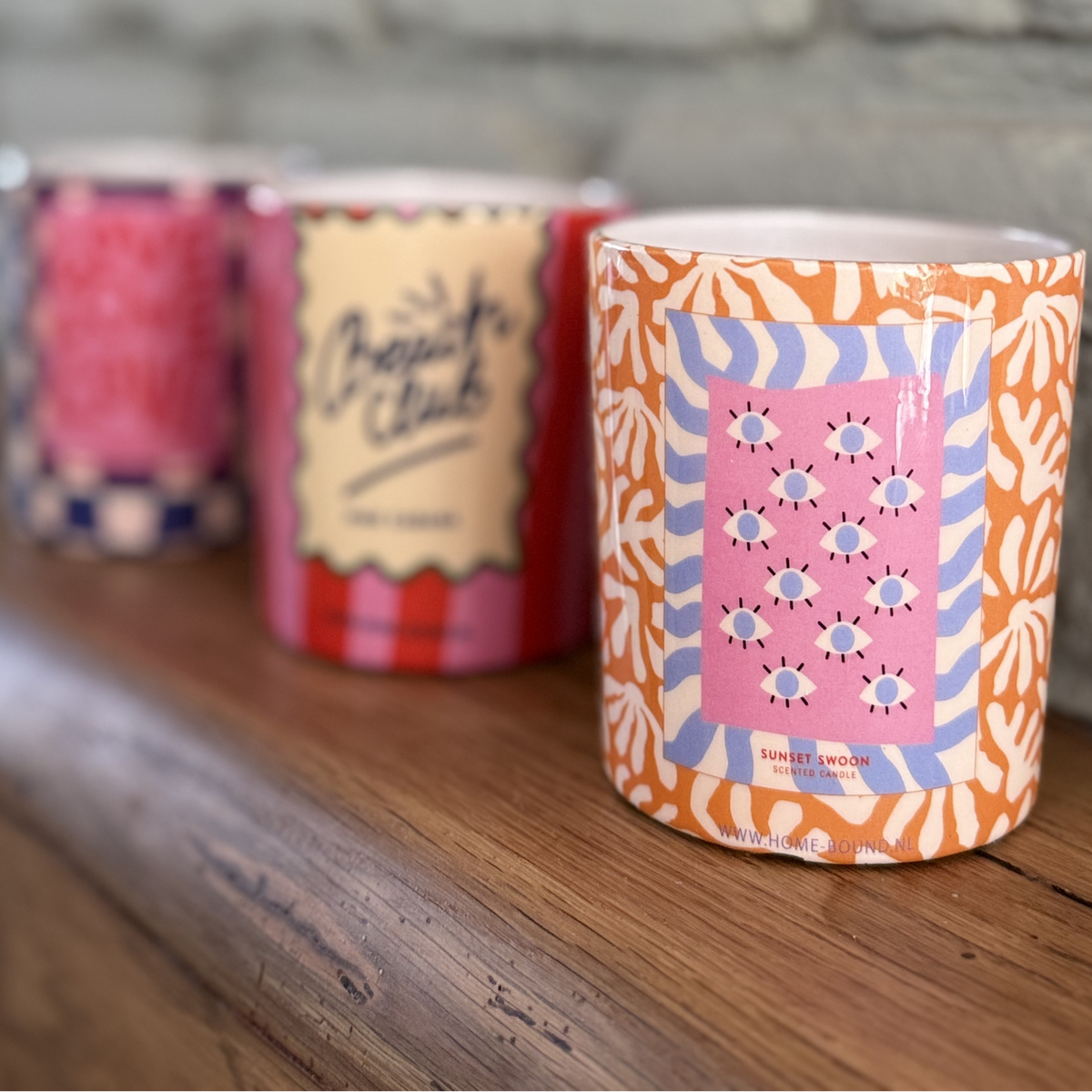 HomeBound Sunset Swoon geurkaars sfeerbeeld in interieur.