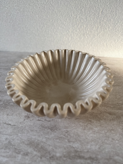 Aardewerk schaal beige ribbel